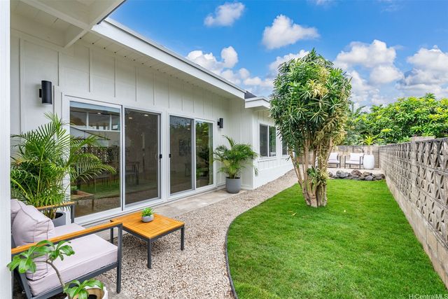 584 Kipuka Place, Kailua, HI 96734