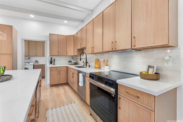 584 Kipuka Place, Kailua, HI 96734