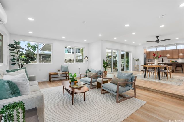 584 Kipuka Place, Kailua, HI 96734