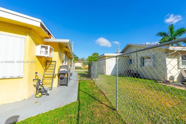 9906 Westwood Dr, Tamarac, FL 33321