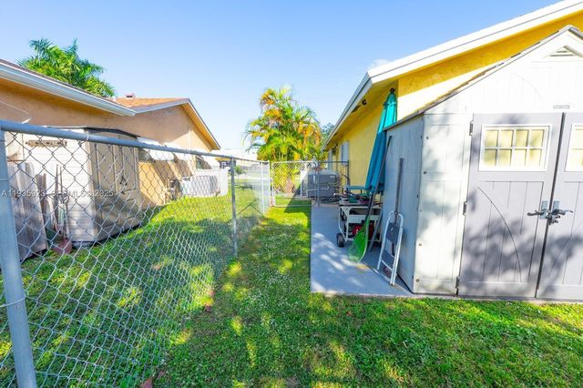 9906 Westwood Dr, Tamarac, FL 33321