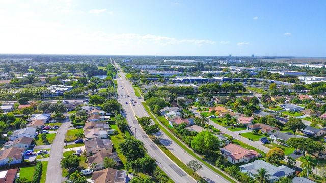 9906 Westwood Dr, Tamarac, FL 33321