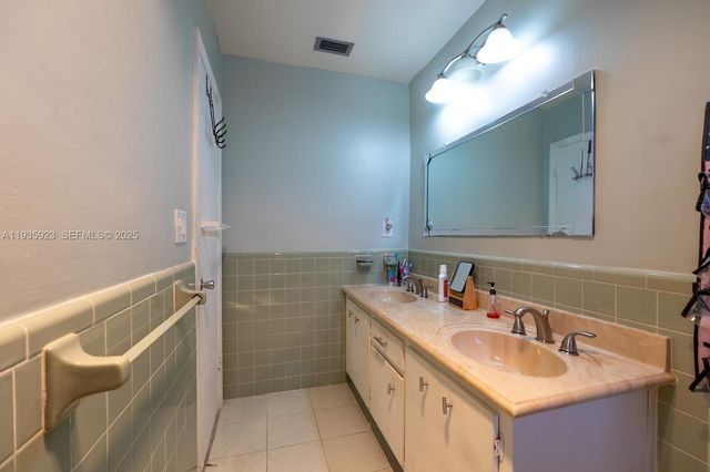 9906 Westwood Dr, Tamarac, FL 33321