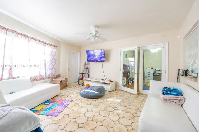 9906 Westwood Dr, Tamarac, FL 33321