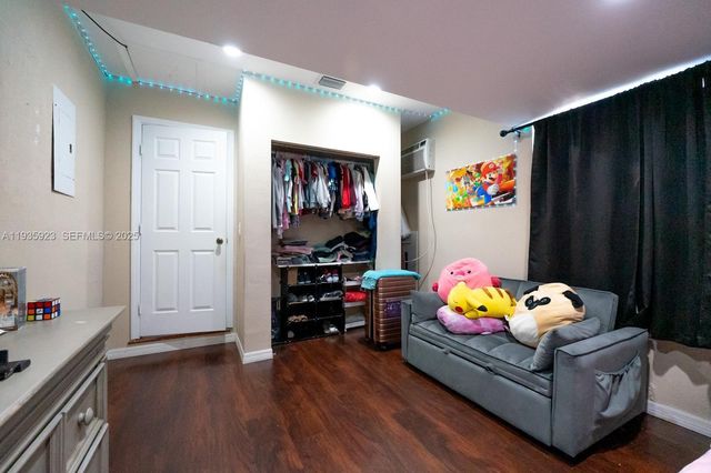 9906 Westwood Dr, Tamarac, FL 33321