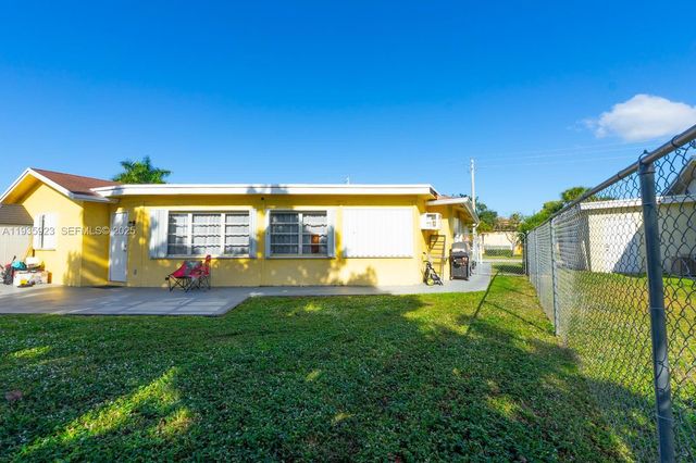 9906 Westwood Dr, Tamarac, FL 33321