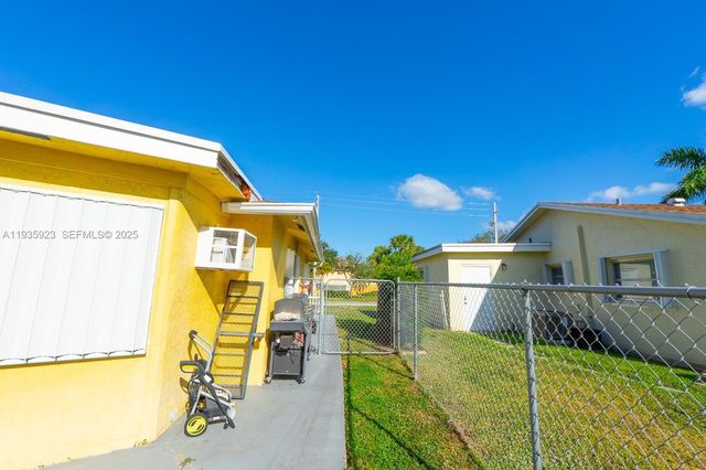 9906 Westwood Dr, Tamarac, FL 33321