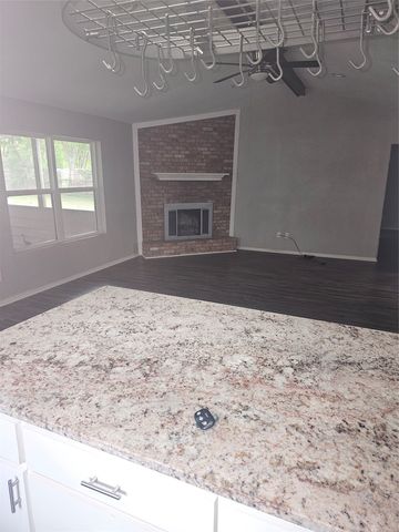705 Rosedale Drive, Hewitt, TX 76643