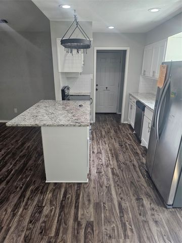 705 Rosedale Drive, Hewitt, TX 76643