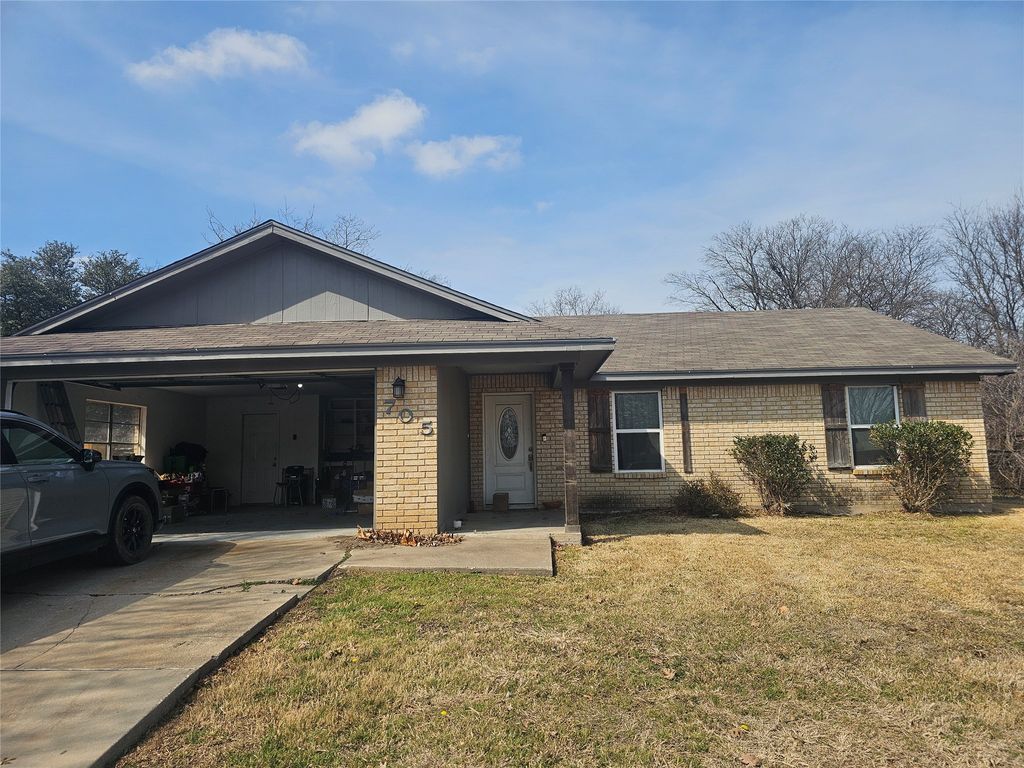 705 Rosedale Drive, Hewitt, TX 76643