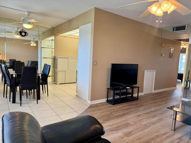 4019 Lincoln A, Boca Raton, FL 33434