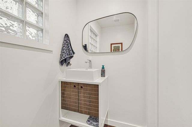 939 Colorado Street 8, Houston, TX 77007