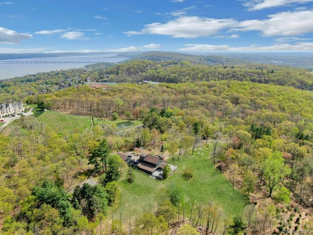 20 Old Stone Road, Valley Cottage, NY 10989