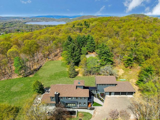 20 Old Stone Road, Valley Cottage, NY 10989