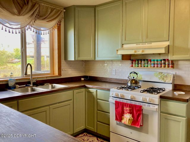 1409 Sunnyside Drive, Craig, AK 99921