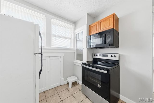 2408 Charlack Avenue, Overland, MO 63114