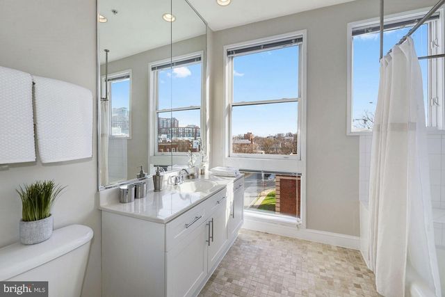 1662 N QUINN ST N, Arlington, VA 22209