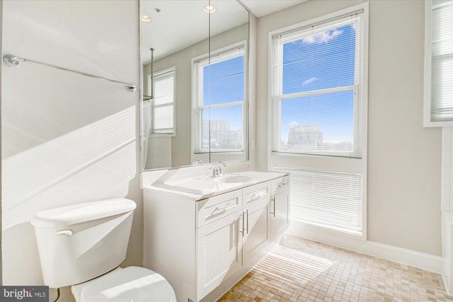 1662 N QUINN ST N, Arlington, VA 22209