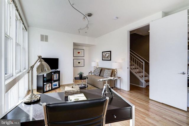 1662 N QUINN ST N, Arlington, VA 22209