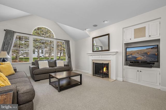 105 CROSSPOINTE DR, West Chester, PA 19380