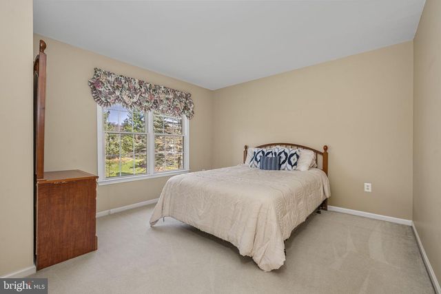 105 CROSSPOINTE DR, West Chester, PA 19380