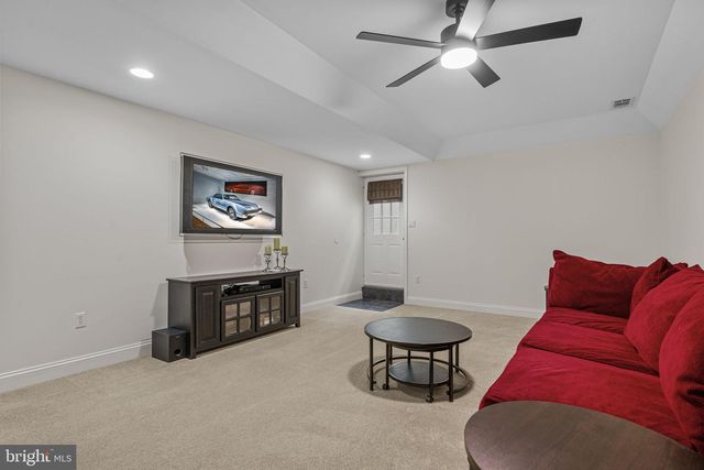 105 CROSSPOINTE DR, West Chester, PA 19380