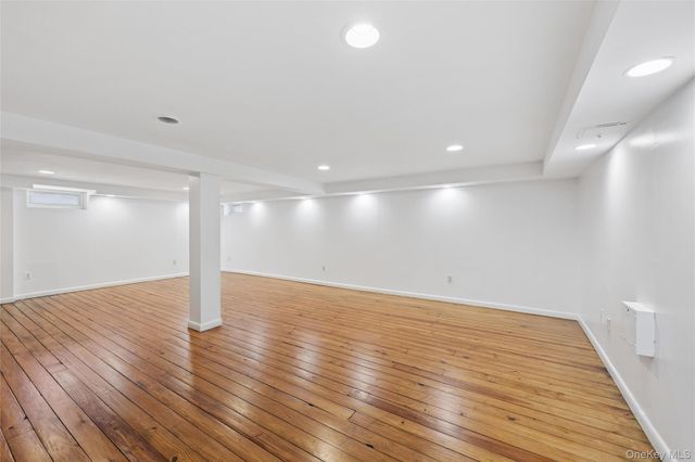 31 Evelyn Lane, Syosset, NY 11791