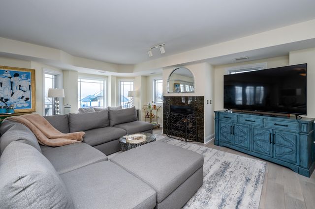 200 Lake Street 3B, St. Joseph, MI 49085