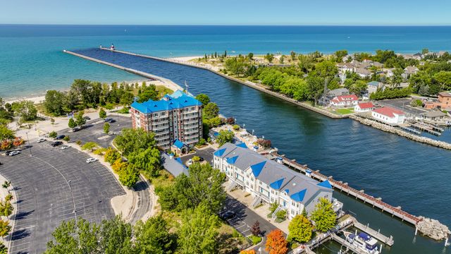 200 Lake Street 3B, St. Joseph, MI 49085