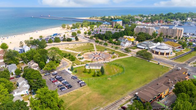 200 Lake Street 3B, St. Joseph, MI 49085