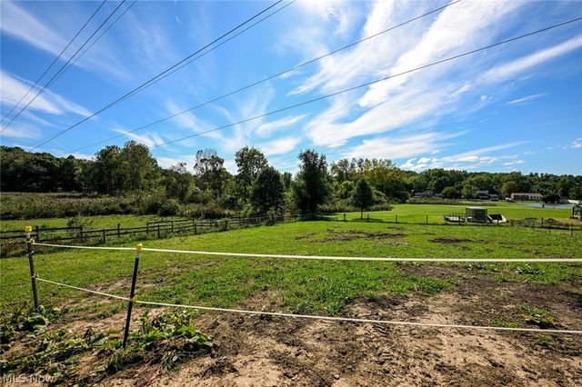 18 Manning Road, Mogadore, OH 44260