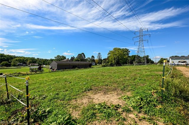 18 Manning Road, Mogadore, OH 44260