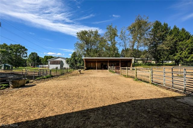 18 Manning Road, Mogadore, OH 44260