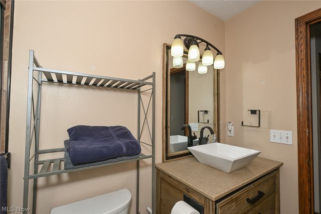 18 Manning Road, Mogadore, OH 44260