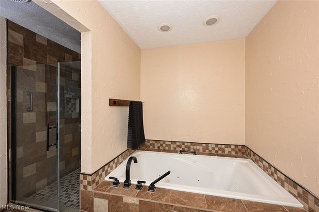 18 Manning Road, Mogadore, OH 44260