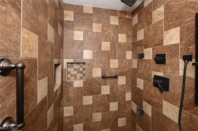 18 Manning Road, Mogadore, OH 44260