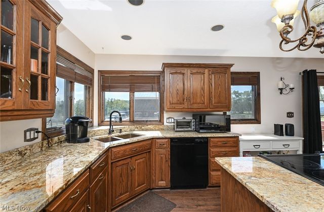 18 Manning Road, Mogadore, OH 44260