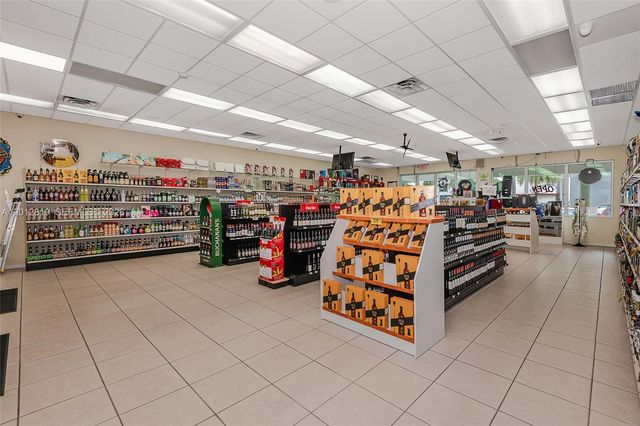 3941 NW 7 ST, Miami, FL 33126