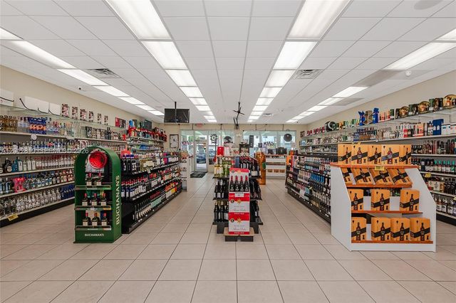 3941 NW 7 ST, Miami, FL 33126