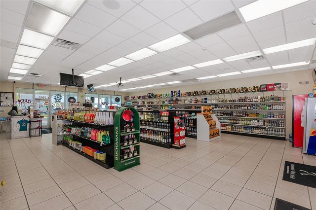 3941 NW 7 ST, Miami, FL 33126