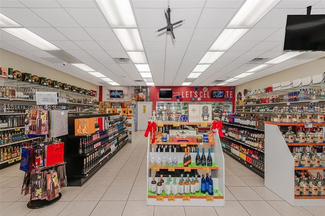 3941 NW 7 ST, Miami, FL 33126