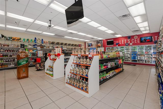 3941 NW 7 ST, Miami, FL 33126