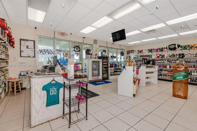 3941 NW 7 ST, Miami, FL 33126