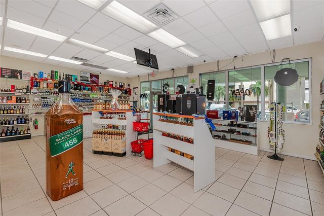 3941 NW 7 ST, Miami, FL 33126