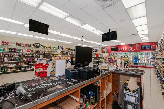 3941 NW 7 ST, Miami, FL 33126