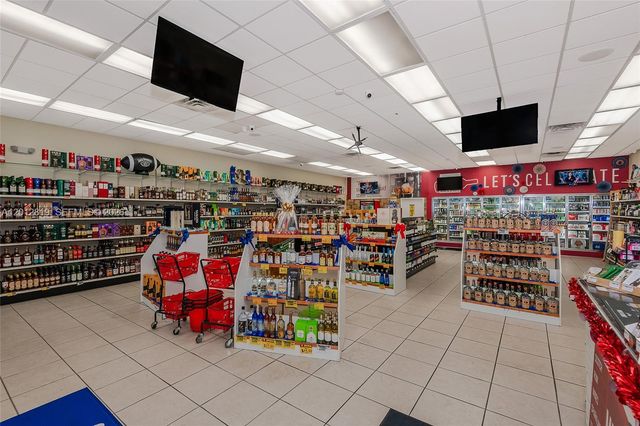 3941 NW 7 ST, Miami, FL 33126