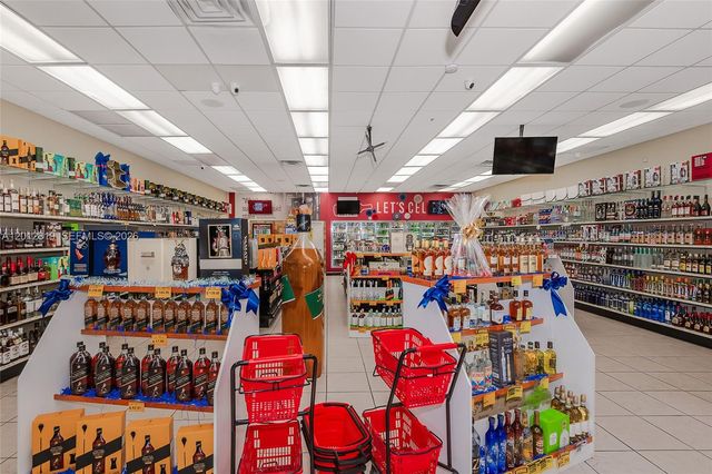 3941 NW 7 ST, Miami, FL 33126