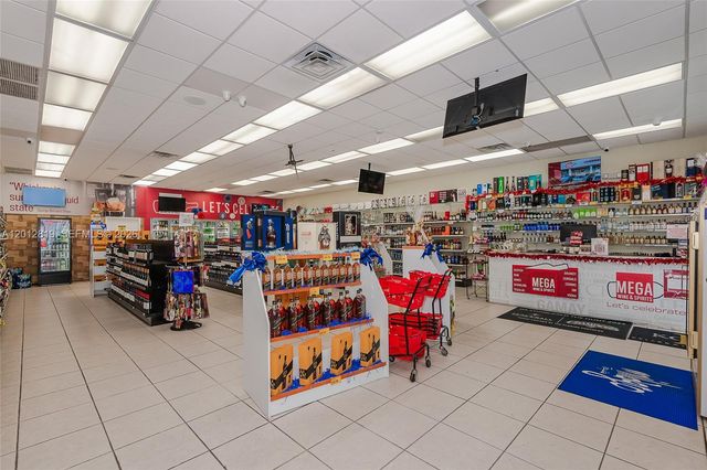 3941 NW 7 ST, Miami, FL 33126