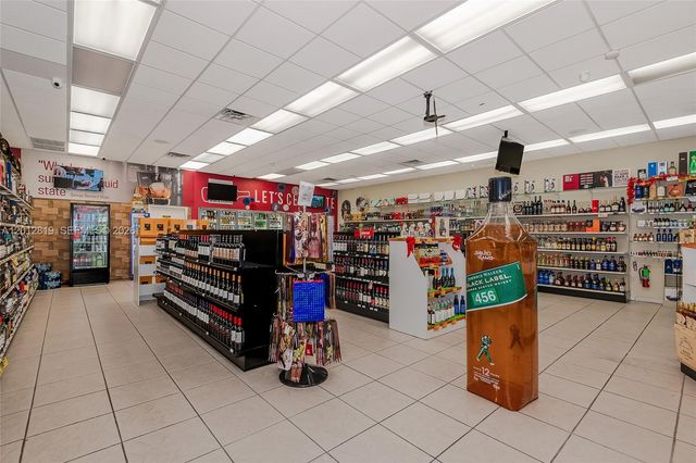 3941 NW 7 ST, Miami, FL 33126