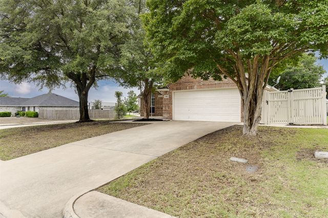408 Tara Lane, Red Oak, TX 75154